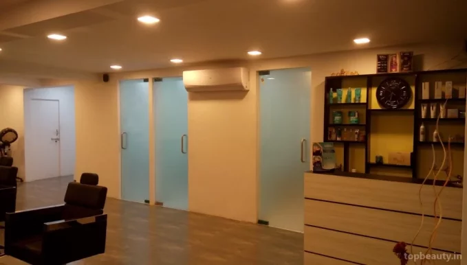 LE'REVE Unisex Salon In Vastrapur, Ahmedabad - Photo 2