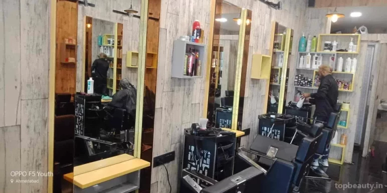New Looks Hair Salon, Ahmedabad - Photo 2