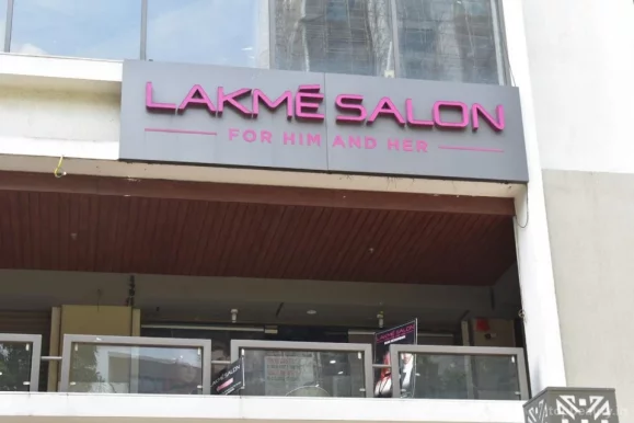 Lakme Salon Keshavbaug, Ahmedabad - Photo 8
