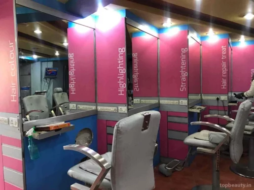 Monopole salon & hair replacement center, Ahmedabad - Photo 8