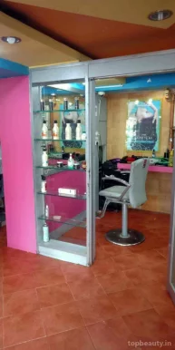Monopole salon & hair replacement center, Ahmedabad - Photo 5