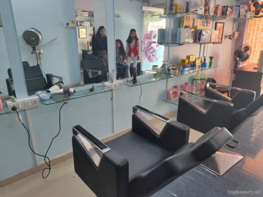 Hiral's Beauty Salon, Ahmedabad - Photo 1