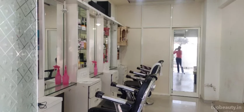 Tanishq Hair Salon, Ahmedabad - Photo 1