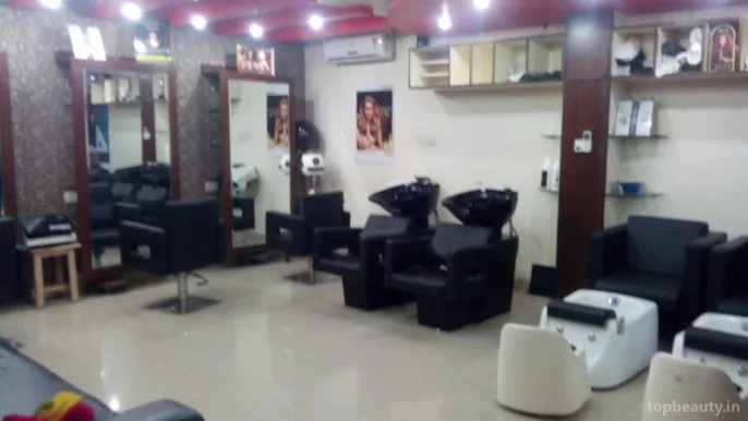 Redz Hair & Beauty Salon - Top Salon,Bridal Make Up,Unisex Salon,Beauty Parlour,Top Salon in Prayagraj, Allahabad - 