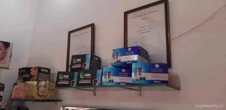 Arif Unisex Salon Trained by Jawed Habib, Allahabad - Photo 1