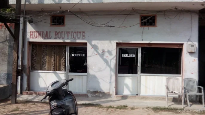 Hundal Boutique & Parlour, Amritsar - Photo 1