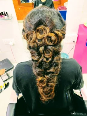 New Look Salon(only for ladies) | Bridal Make up | Party Make up | Hair Cut | Karatin Treatment | Hair Straightening | Hair Smoothing | Beauty Services | Facial | Head Massage |, Bangalore - Photo 3