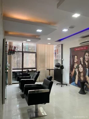 VK Lavish Unisex Salon, Bangalore - Photo 1