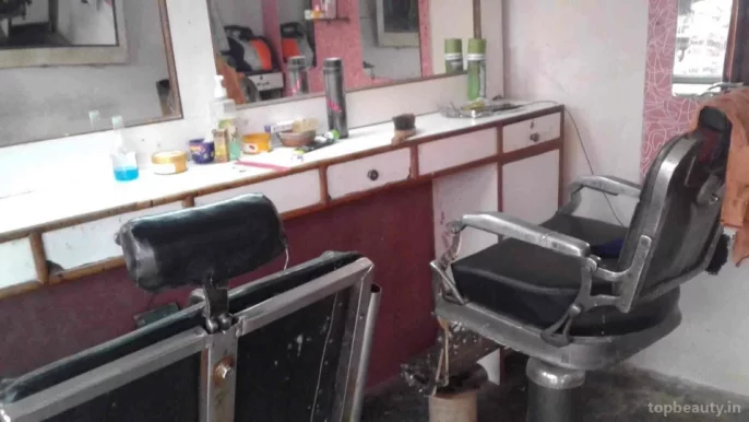 New Famous Hair Cutting Salon, Bhopal - Photo 2