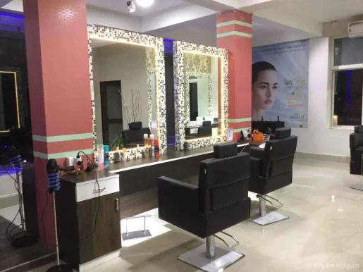 Looks Hair and Beauty Salon, Bhubaneswar - Photo 6