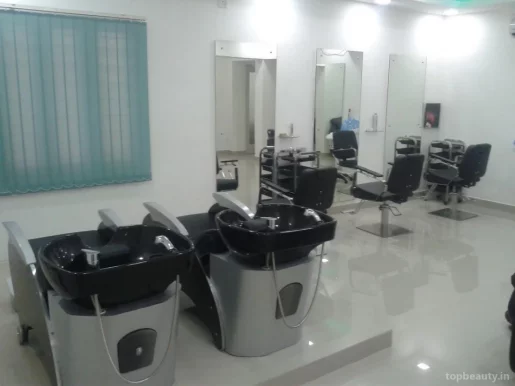 Sachin men's beauty salon and hair fixing, Chennai - Photo 7