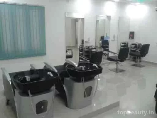 Sachin men's beauty salon and hair fixing, Chennai - Photo 4