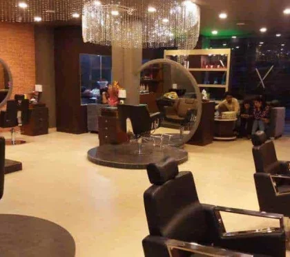 Looks 11 unisex salon – Keratin hair straightening in Dehradun