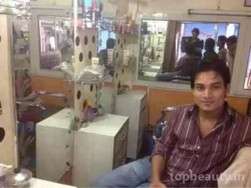 Hollywood Men's Hair Salon, Delhi - Photo 1