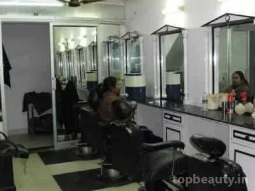 The Mirror Beauty Saloon, Delhi - Photo 2