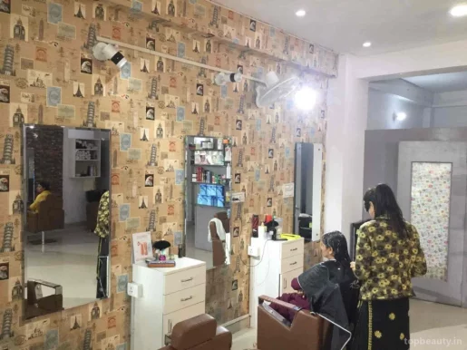 Club cuts unisex salon, Delhi - Photo 7