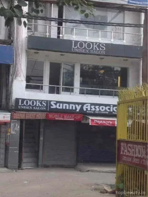 Looks Salon, Delhi - Photo 1