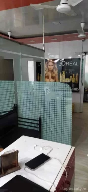 Famous Hair & Beauty Unisex Salon, Delhi - Photo 1