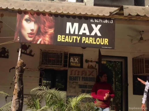 Max Salon ( Beauty, Nails, Hair, Eyelash ), Delhi - Photo 2