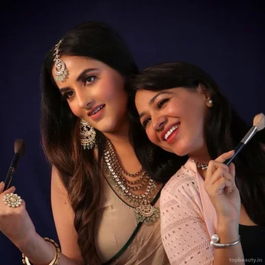 Best Bridal Makeup Artist In Delhi-Tanya Loreal Salon, Delhi - Photo 7