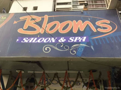 Blooms men's parlour, Delhi - Photo 5