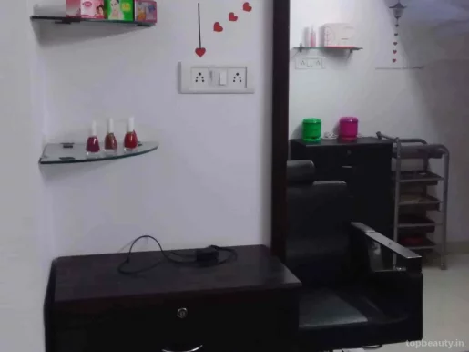 Kumkum beauty services # At home service #Parlour Service#Salon at home, Delhi - Photo 2