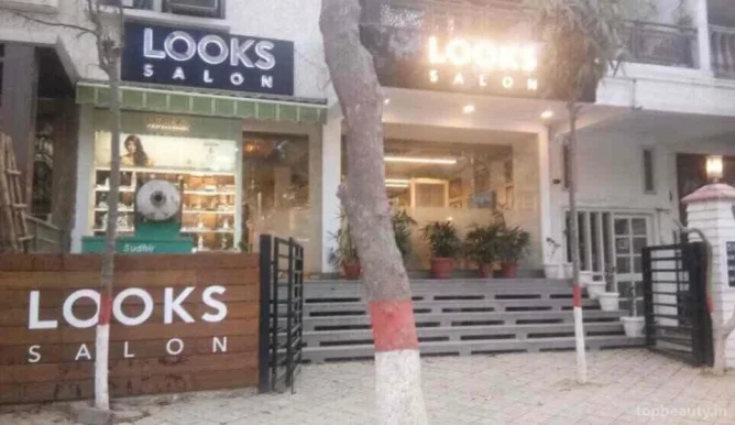 Looks Hair Salon, Delhi - Photo 3