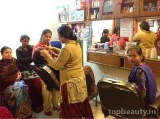 Niharika Beauty Parlour, Delhi - Photo 7