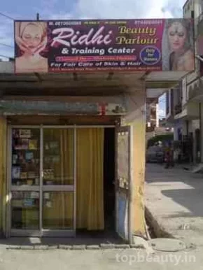 Ridhi Beauty Parlour & Training Center, Delhi - 