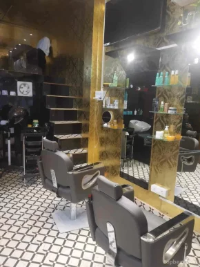 Famous hair cut salon, Delhi - Photo 4