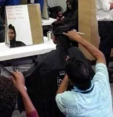New Looks Hair Cutting Salon, Delhi - Photo 2