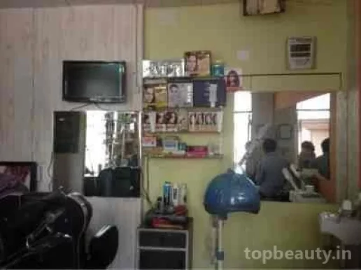 Bobby Hair Cutting Salon, Delhi - Photo 6