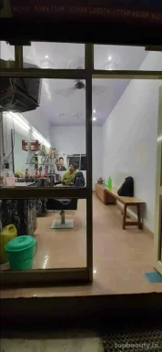 Indian Hair Salon, Delhi - Photo 2