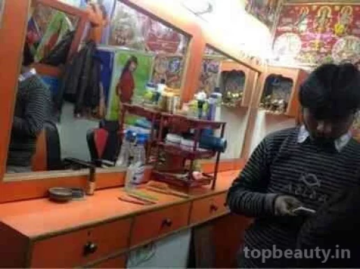 Shashi Hair Cutting Salon, Delhi - 