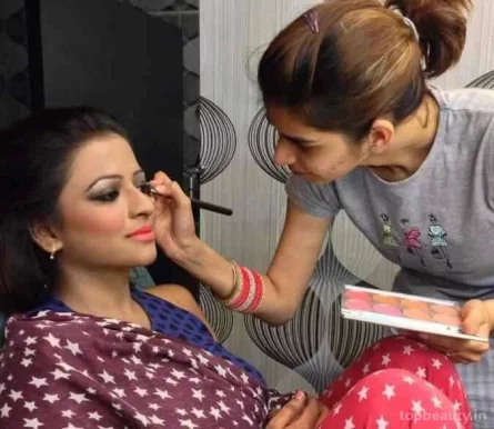 Head To Heels, The Exquiste Hair and Make up Studio, Delhi - Photo 2