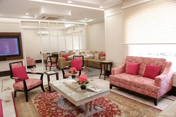 ISAAC Luxe Dermatology Clinic in New Delhi, Dermatologist in New Delhi, Skin Specialist Clinic, Delhi - Photo 3