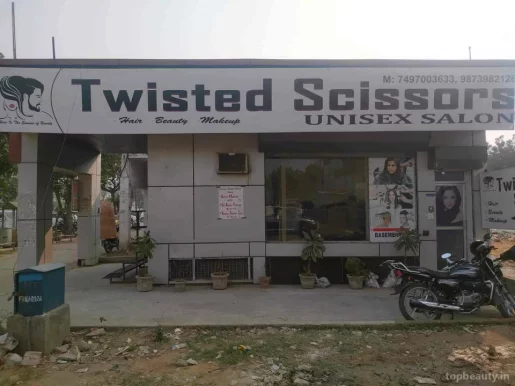 Twisted Scissors Unisex Saloon, Faridabad - Photo 3