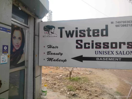 Twisted Scissors Unisex Saloon, Faridabad - Photo 4
