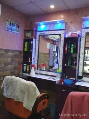 Headline Hair Studio, Faridabad - Photo 8
