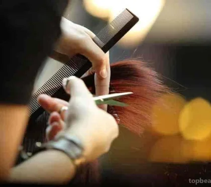 Raavis Makeup Studio – Unisex salons in Guntur