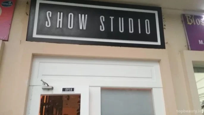 Show Studio Salon, Gurgaon - Photo 1
