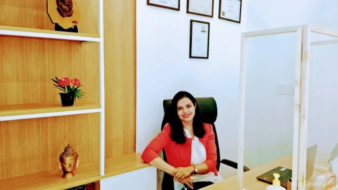 Dr Priyanka Borde Bisht- Best Dermatologist in Gurgaon- Skin Doctor-LiveYoung Skin & Hair Clinic- Laser treatment- Hair fall- Acne- Scars- Peels, Gurgaon - Photo 3