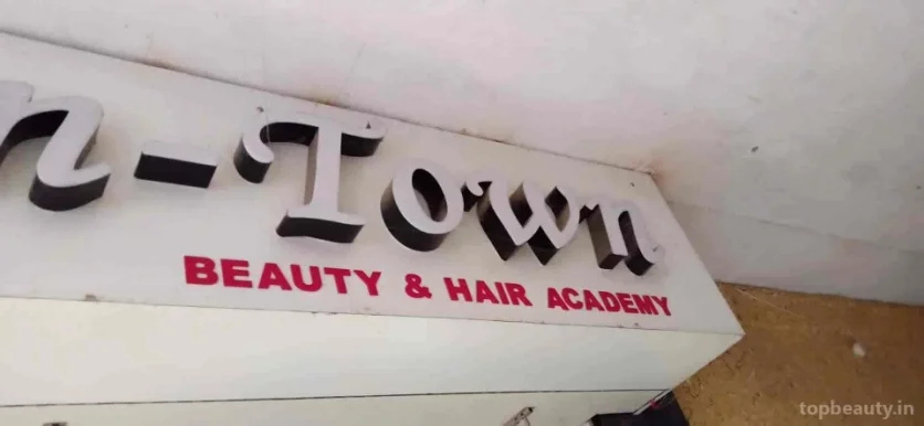 Rinku top-n-town salon, Gwalior - Photo 4