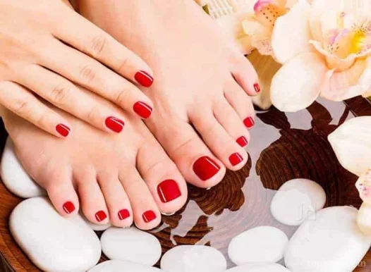 Natural look beauty parlour, Hyderabad - 