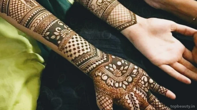 Mahendi designer, henna.. best in hyderabad... Organic cones for brides are also available.., Hyderabad - Photo 2