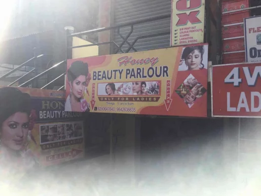 Honey Beauty Parlour, Hyderabad - Photo 4