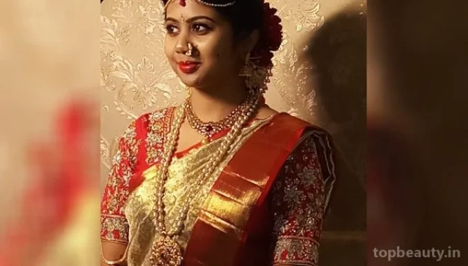 Kavitha Bridal Makeup Artist in Dilsukhnagar, Hyderabad - Photo 8
