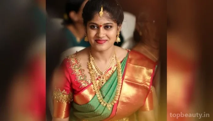 Kavitha Bridal Makeup Artist in Dilsukhnagar, Hyderabad - Photo 1