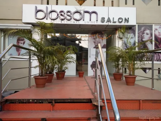 Blossom salon, Hyderabad - Photo 4