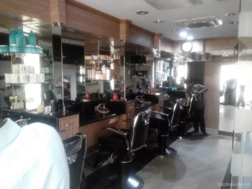 Show Men's Hair Salon, Hyderabad - Photo 6